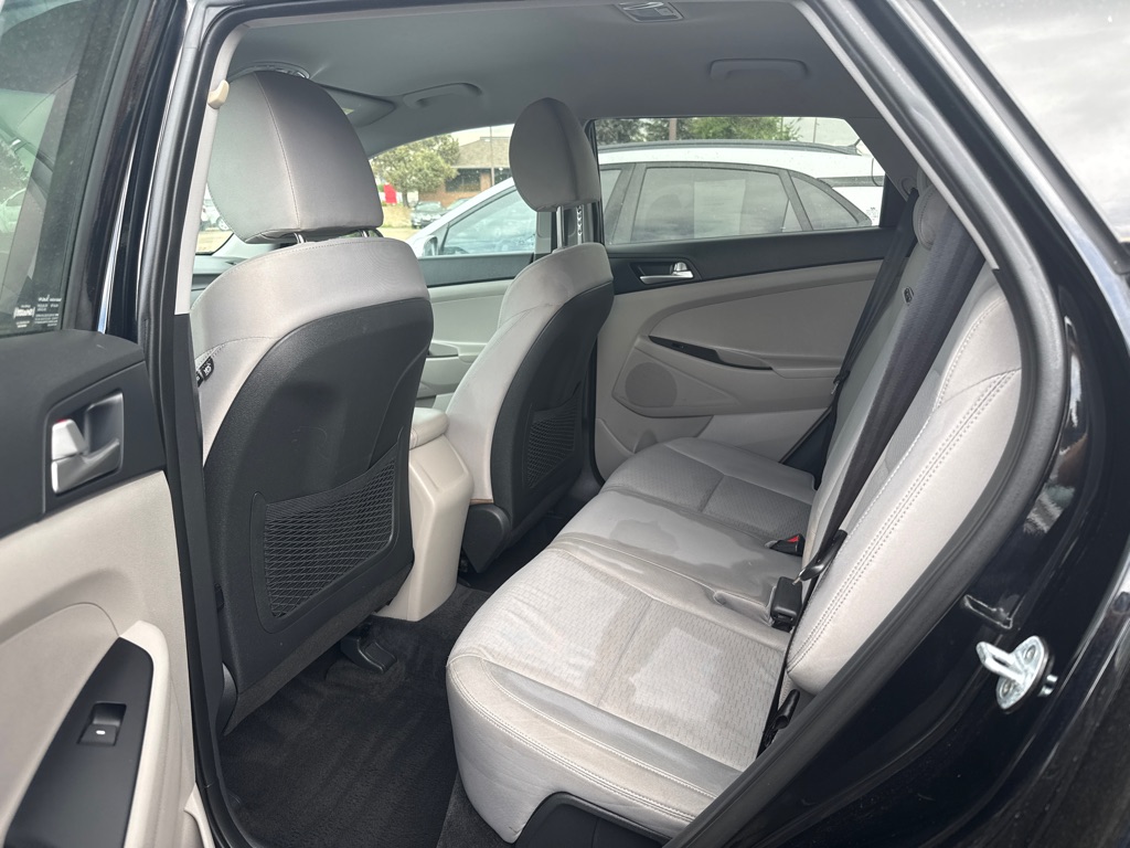 Photo 12 of this HYUNDAI TUCSON