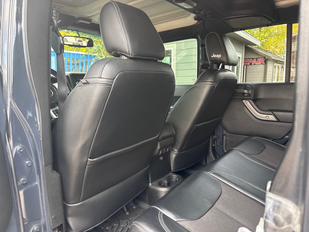 Photo 10 of this JEEP WRANGLER UNLIMI