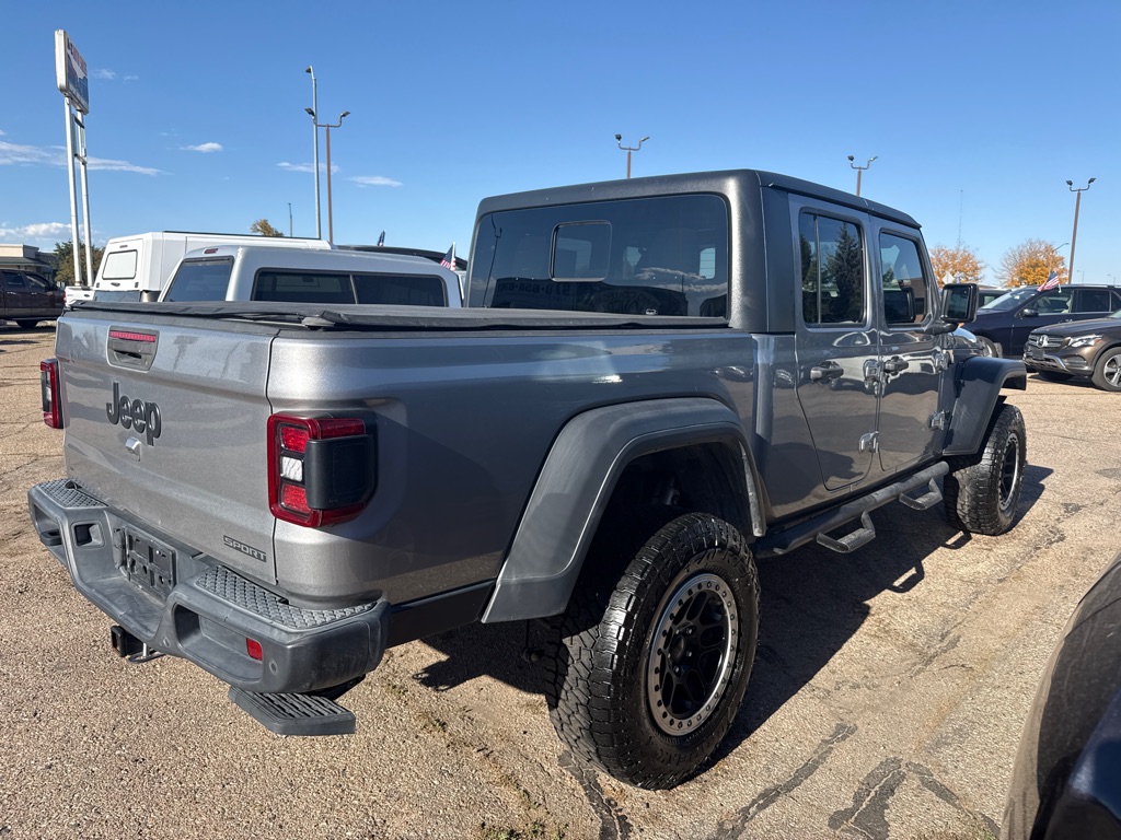 Photo 4 of this JEEP GLADIATOR