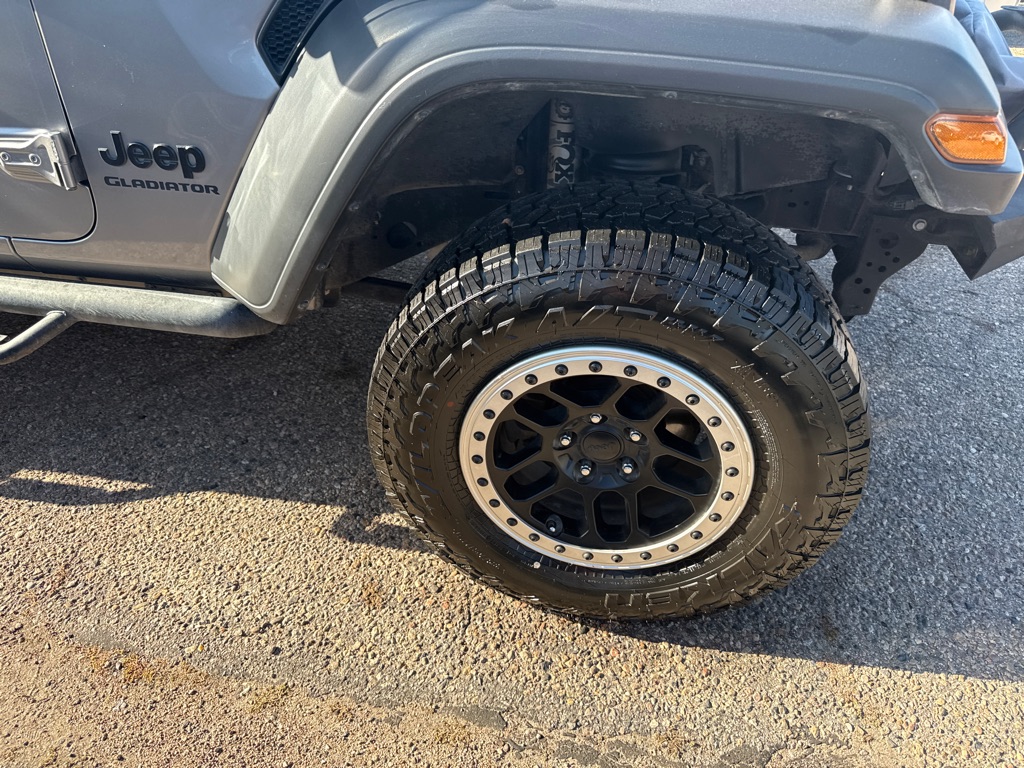 Photo 12 of this JEEP GLADIATOR
