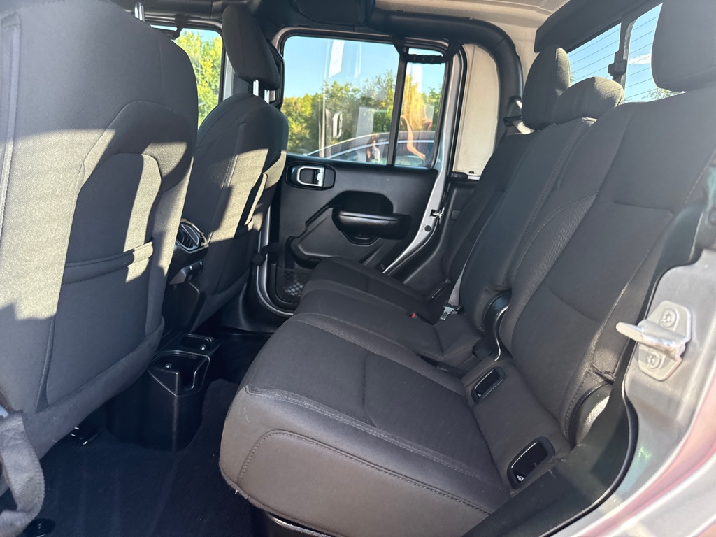 Photo 11 of this JEEP GLADIATOR