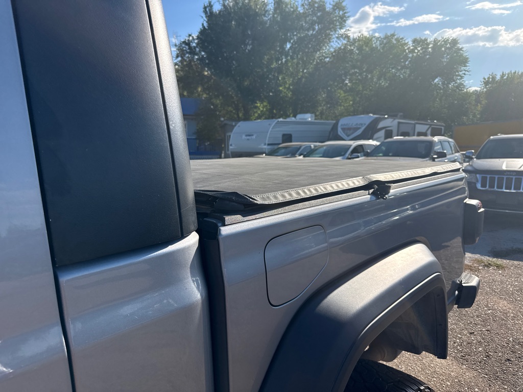 Photo 10 of this JEEP GLADIATOR