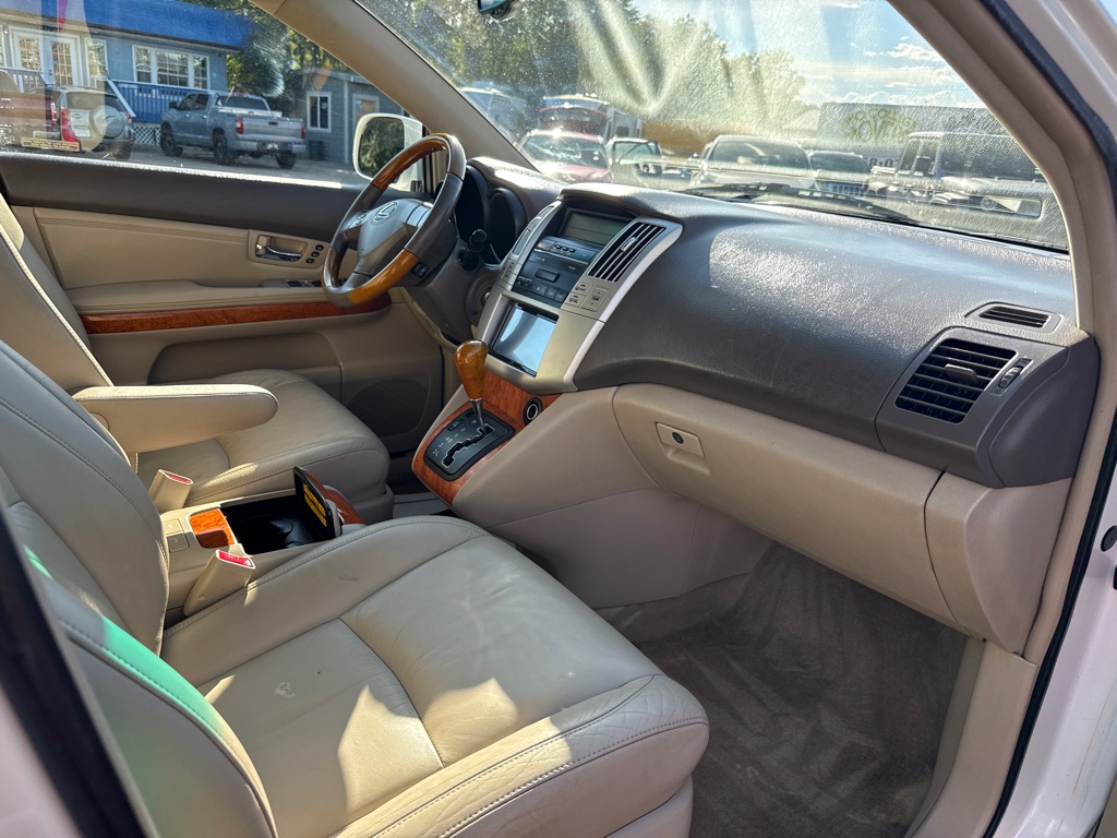 Photo 8 of this LEXUS RX