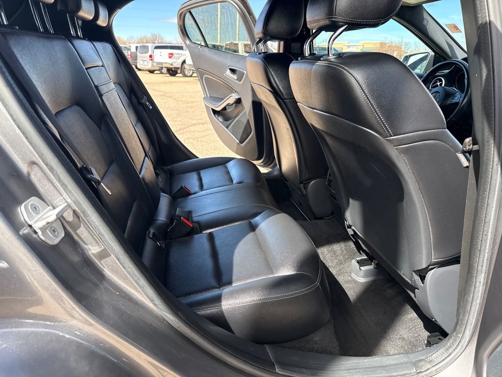 Photo 7 of this MERCEDES-BENZ GLA