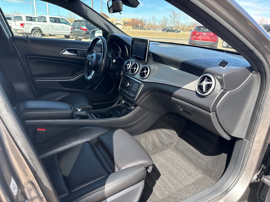 Photo 8 of this MERCEDES-BENZ GLA