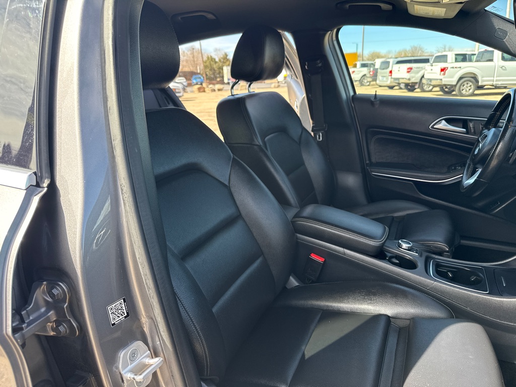 Photo 9 of this MERCEDES-BENZ GLA