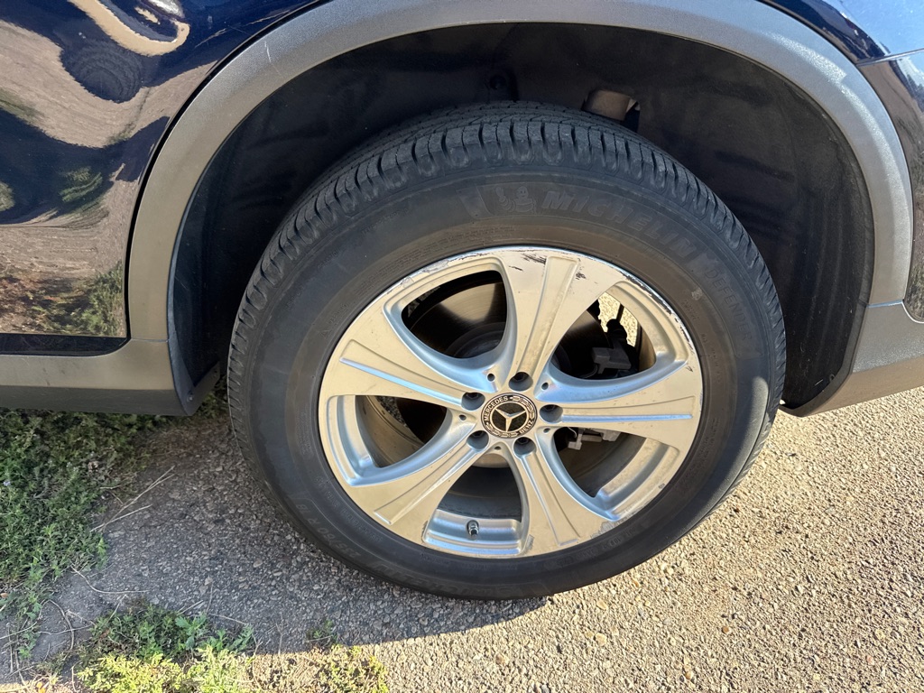 Photo 14 of this MERCEDES-BENZ GLC