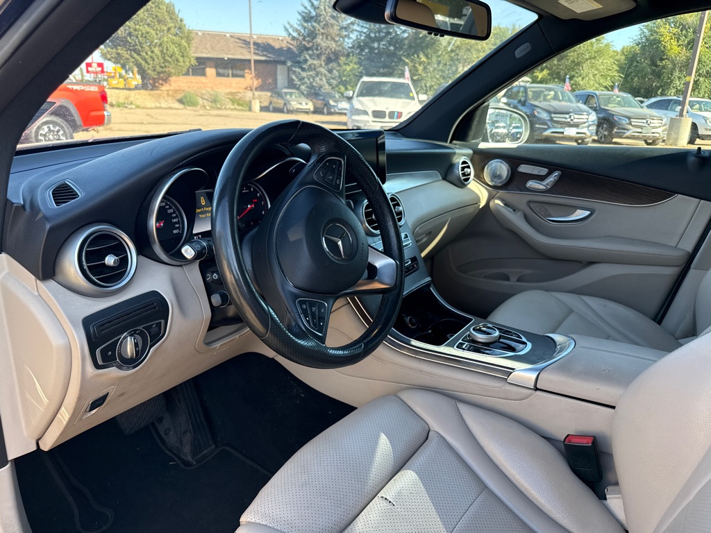 Photo 11 of this MERCEDES-BENZ GLC