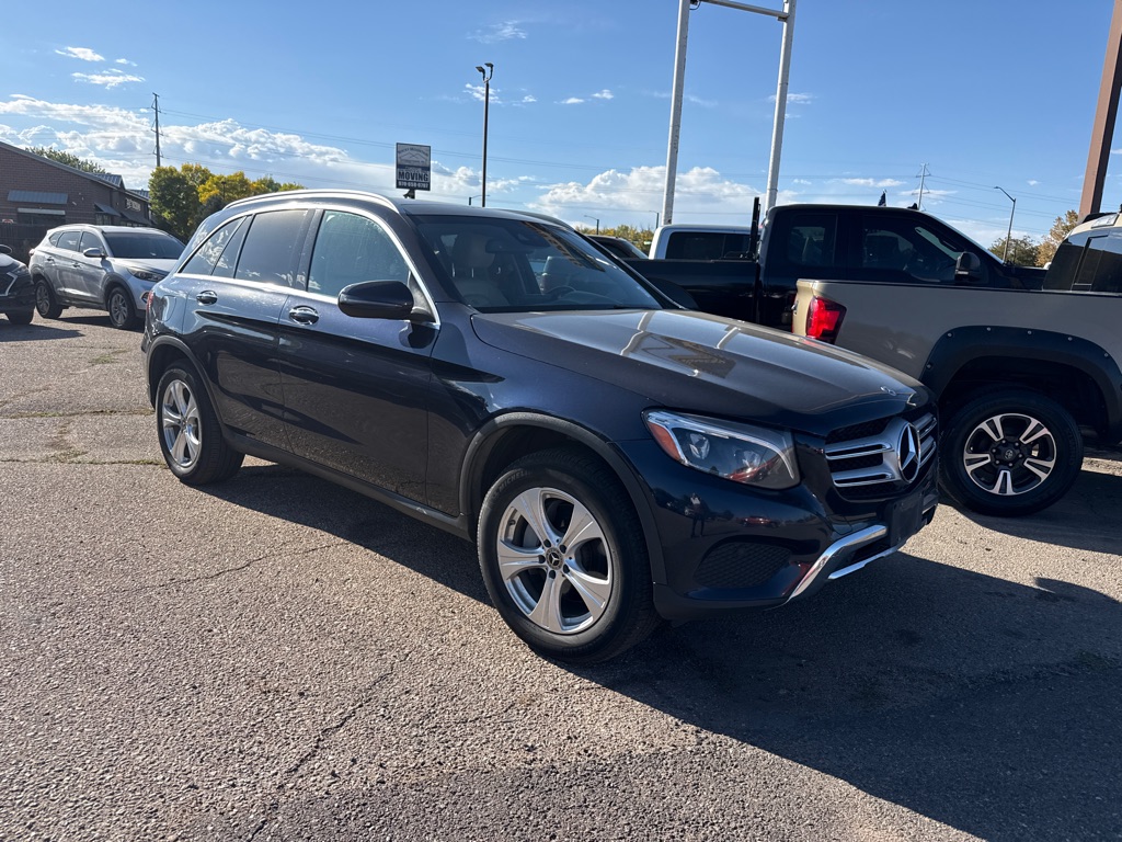 Photo 2 of this MERCEDES-BENZ GLC