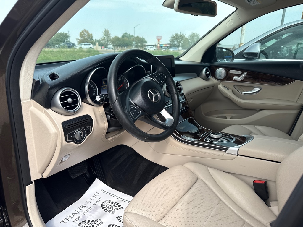 Photo 8 of this MERCEDES-BENZ GLC