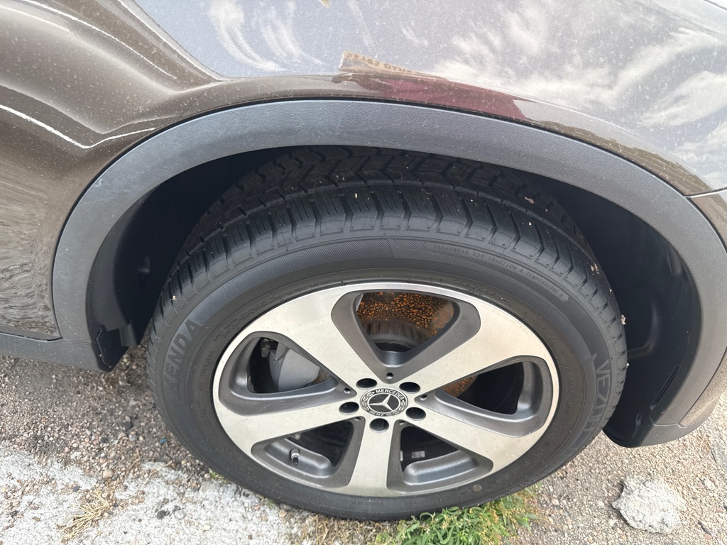 Photo 12 of this MERCEDES-BENZ GLC