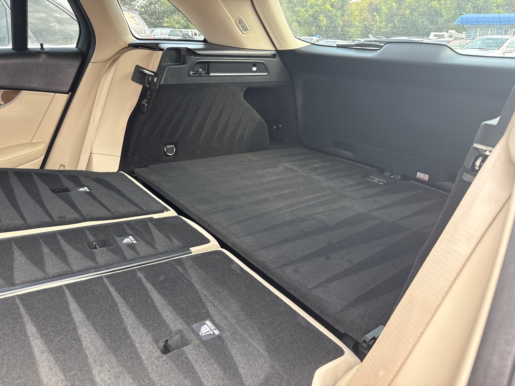 Photo 10 of this MERCEDES-BENZ GLC