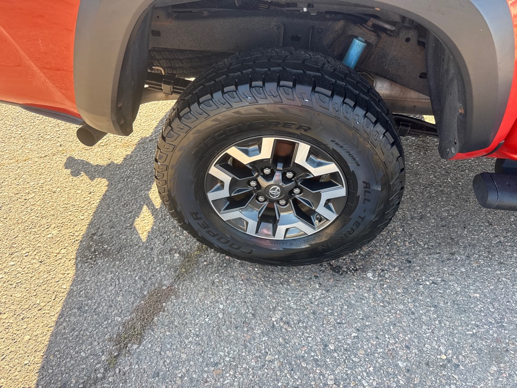 Photo 9 of this TOYOTA TACOMA