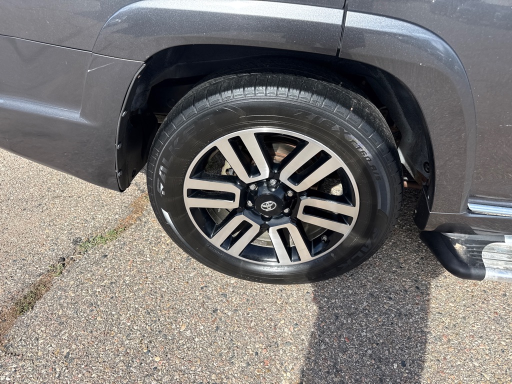 Photo 13 of this TOYOTA 4RUNNER