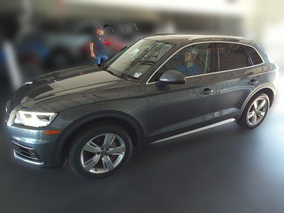Photo 2 of this AUDI Q5