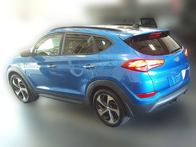Photo 2 of this HYUNDAI TUCSON