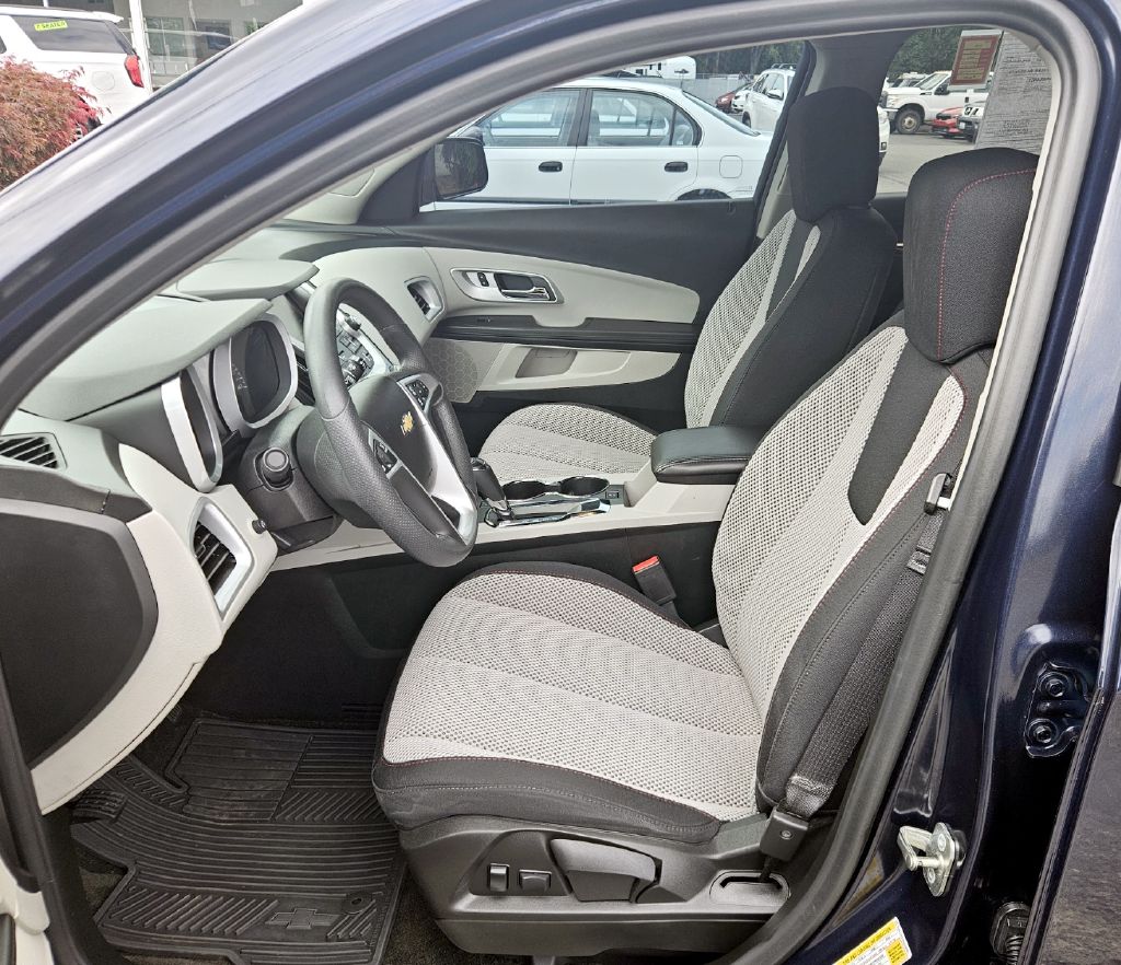 Photo 8 of this CHEVROLET EQUINOX