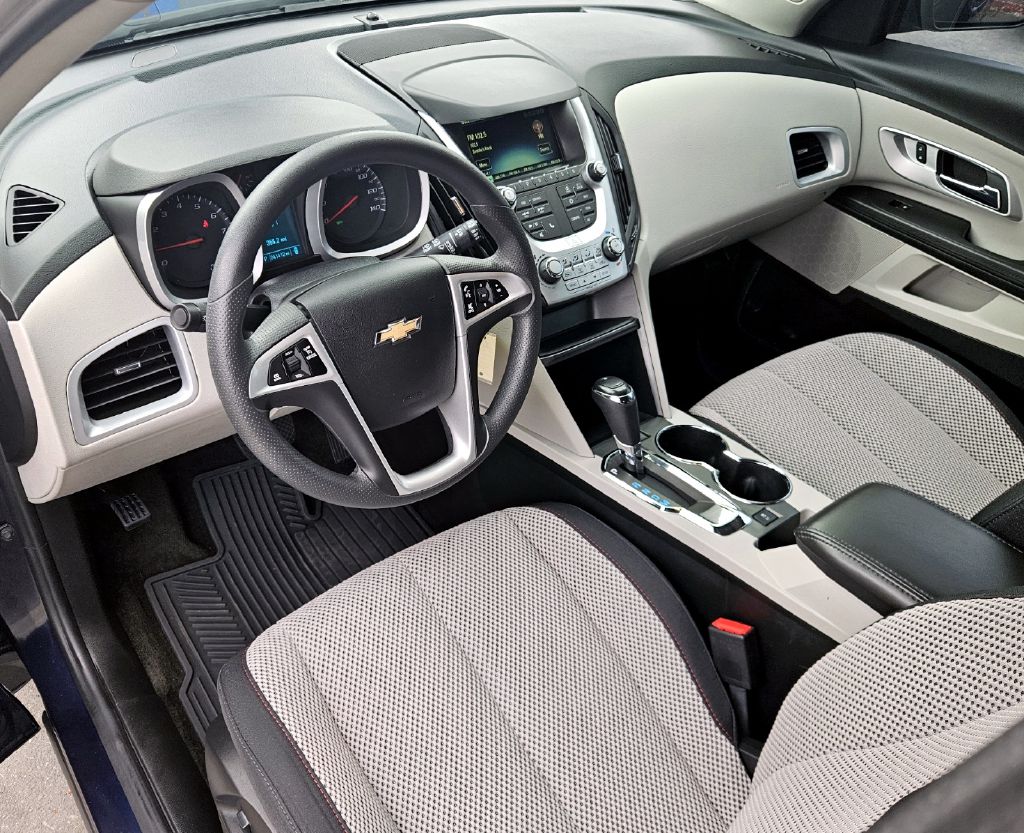 Photo 9 of this CHEVROLET EQUINOX