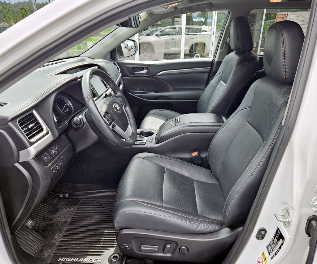 Photo 8 of this TOYOTA HIGHLANDER