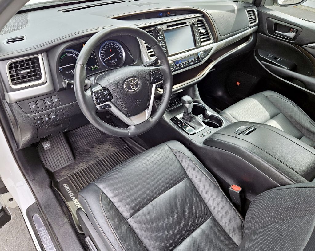 Photo 9 of this TOYOTA HIGHLANDER