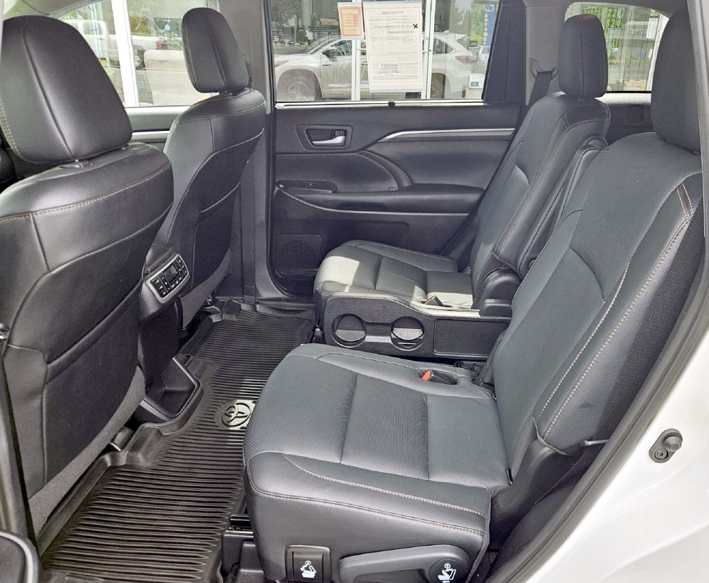 Photo 11 of this TOYOTA HIGHLANDER