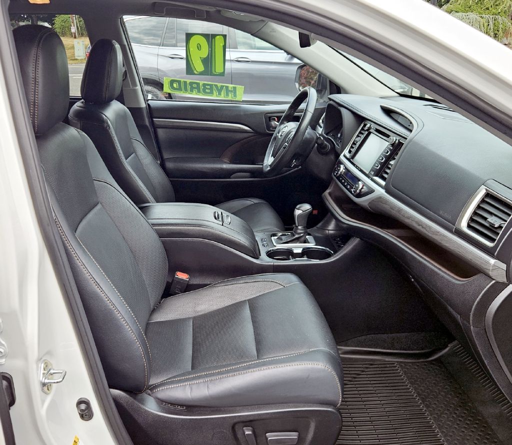 Photo 12 of this TOYOTA HIGHLANDER