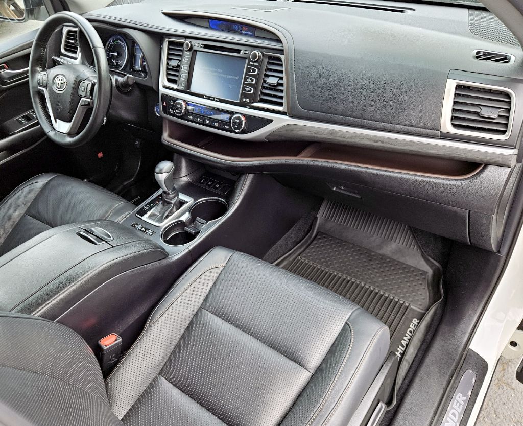 Photo 13 of this TOYOTA HIGHLANDER
