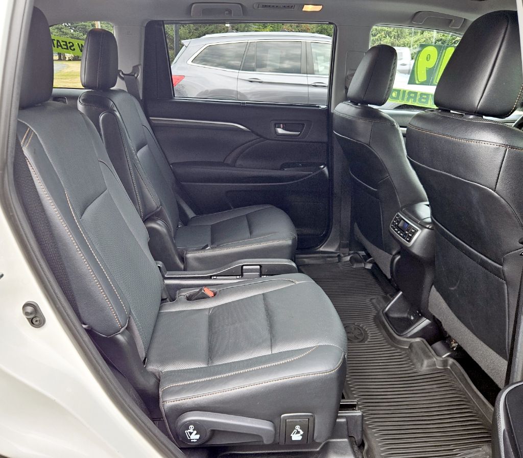Photo 14 of this TOYOTA HIGHLANDER