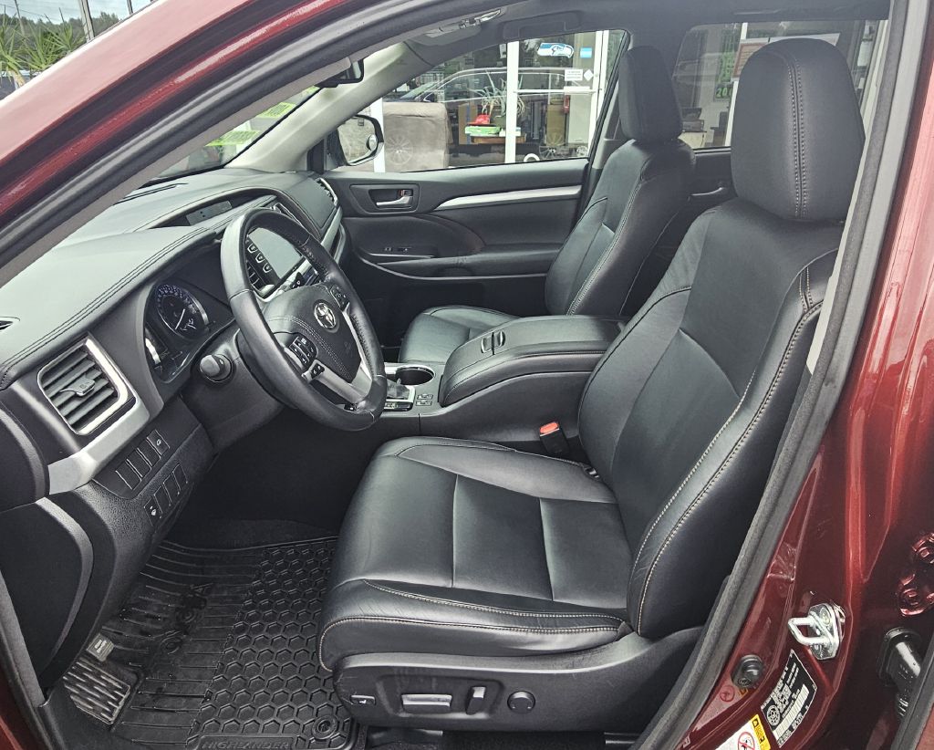 Photo 8 of this TOYOTA HIGHLANDER