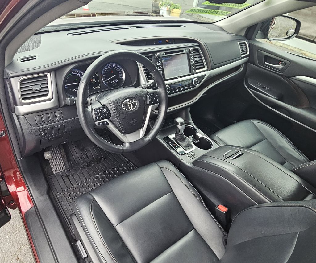 Photo 9 of this TOYOTA HIGHLANDER