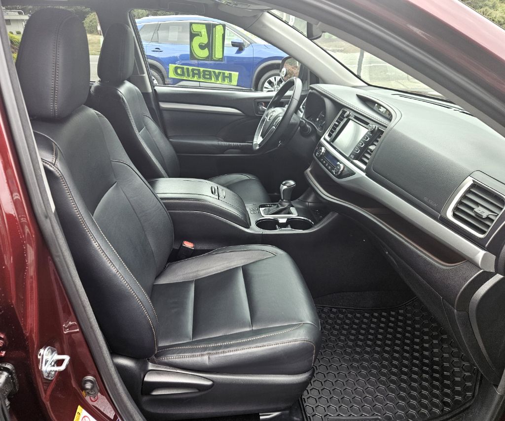 Photo 12 of this TOYOTA HIGHLANDER