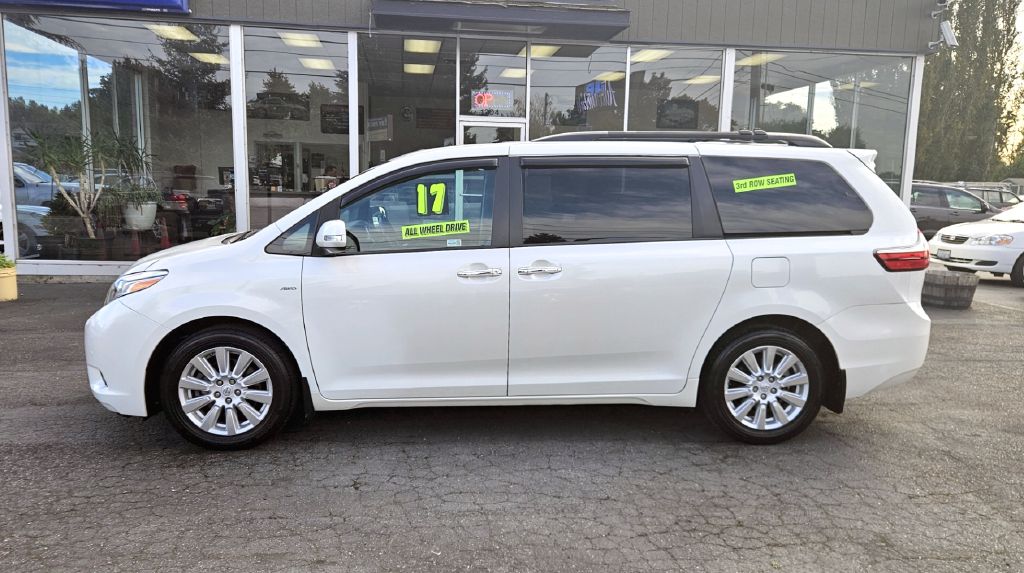 Photo 2 of this TOYOTA SIENNA