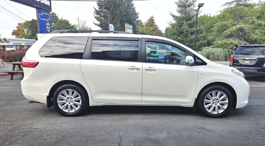 Photo 5 of this TOYOTA SIENNA