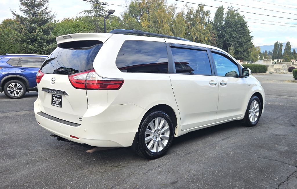 Photo 6 of this TOYOTA SIENNA
