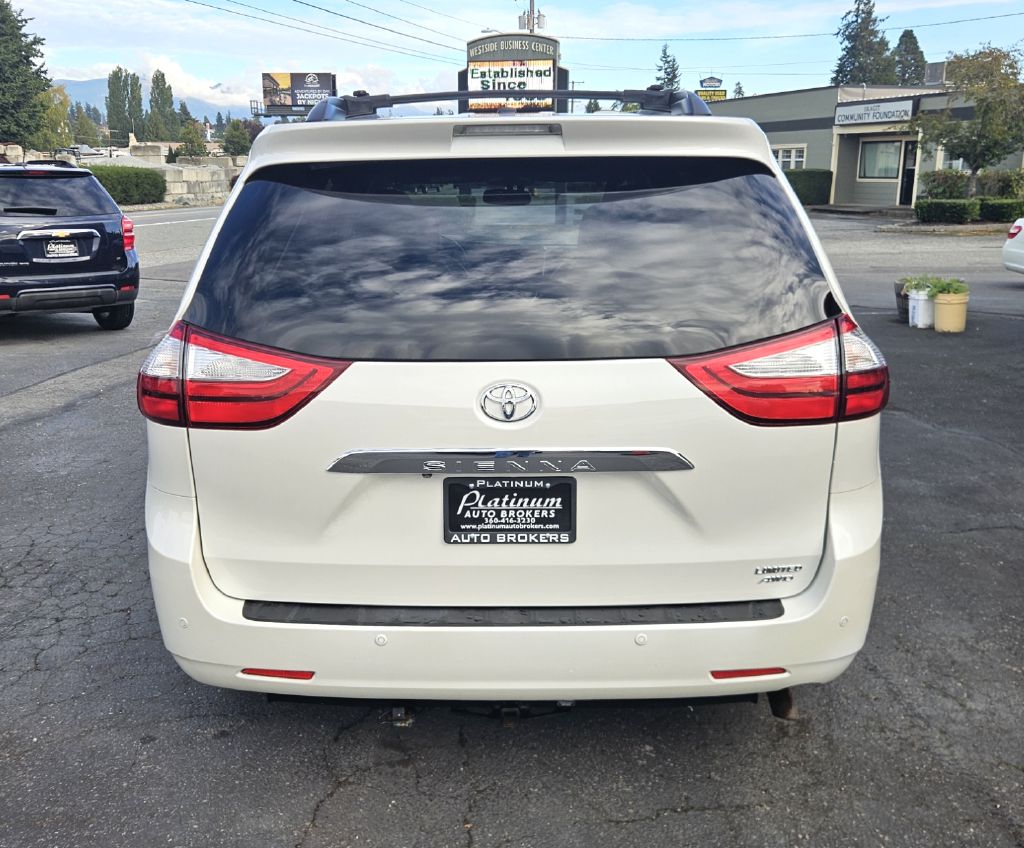 Photo 7 of this TOYOTA SIENNA