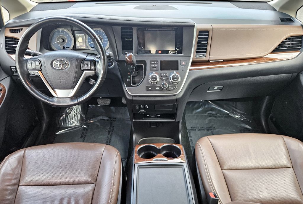 Photo 10 of this TOYOTA SIENNA