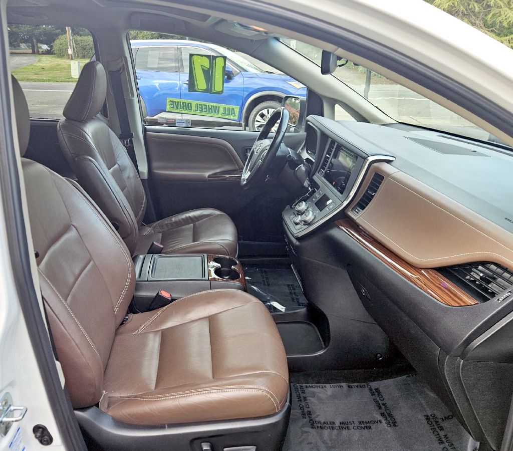 Photo 12 of this TOYOTA SIENNA