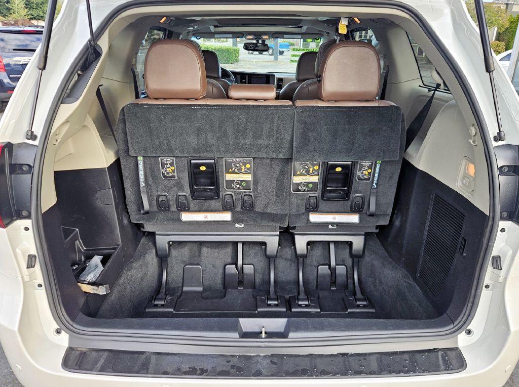 Photo 16 of this TOYOTA SIENNA