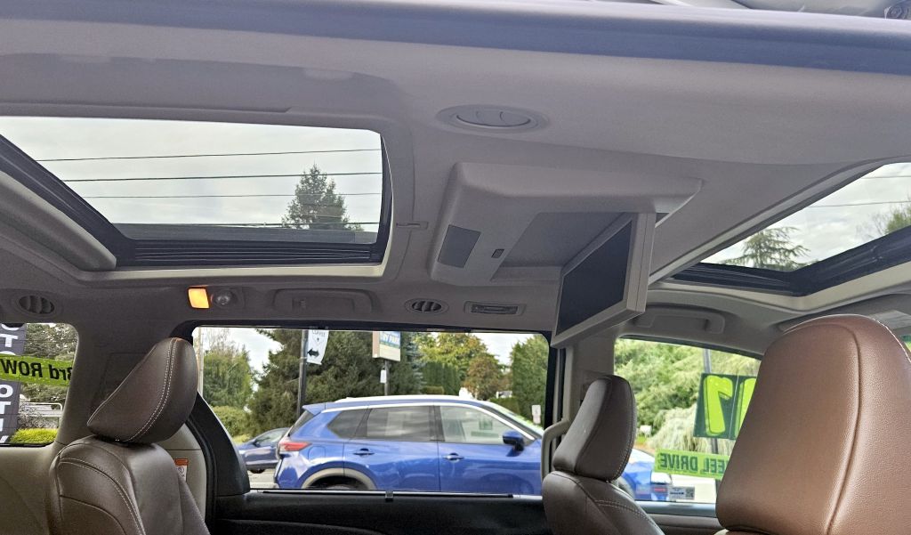 Photo 17 of this TOYOTA SIENNA