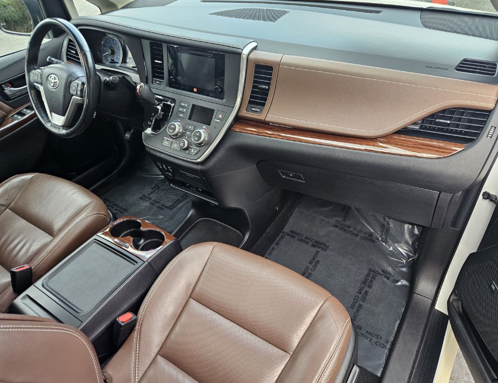 Photo 13 of this TOYOTA SIENNA