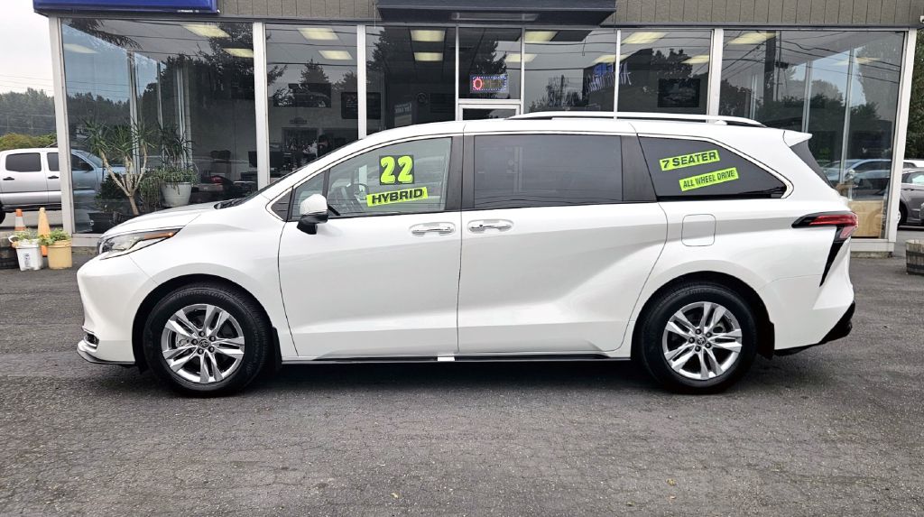 Photo 2 of this TOYOTA SIENNA