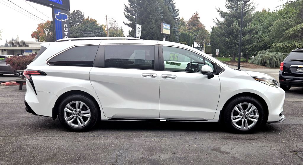 Photo 4 of this TOYOTA SIENNA