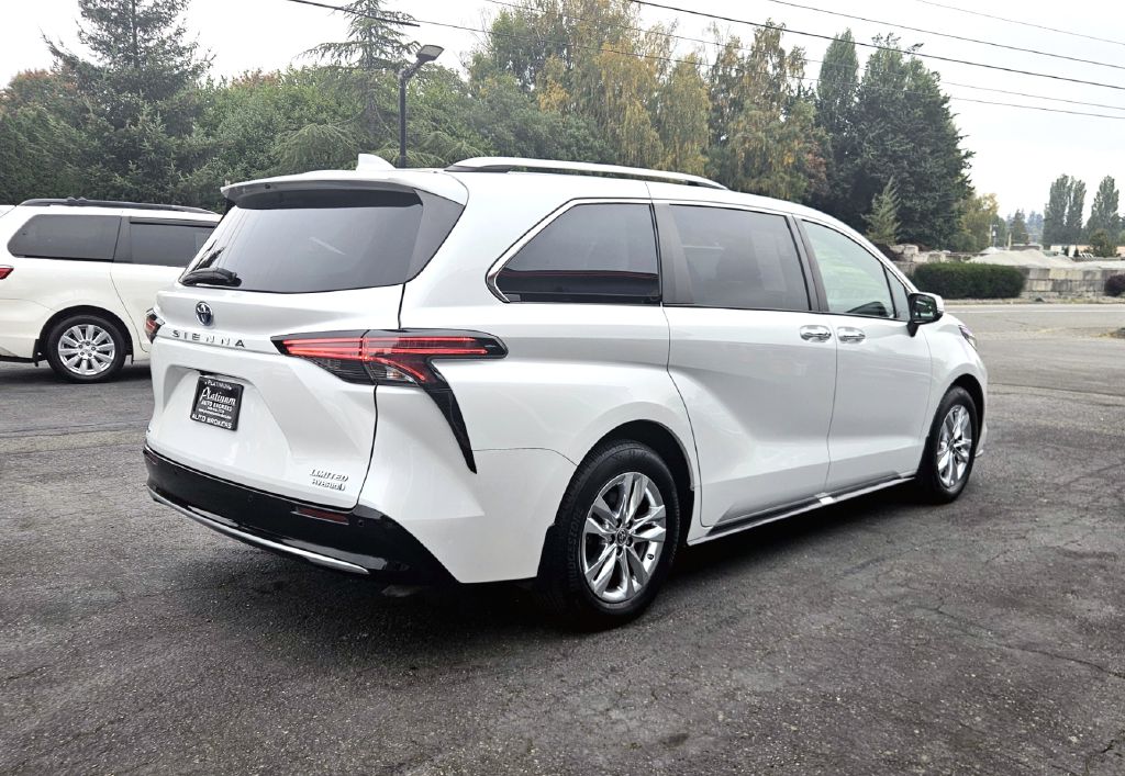 Photo 6 of this TOYOTA SIENNA