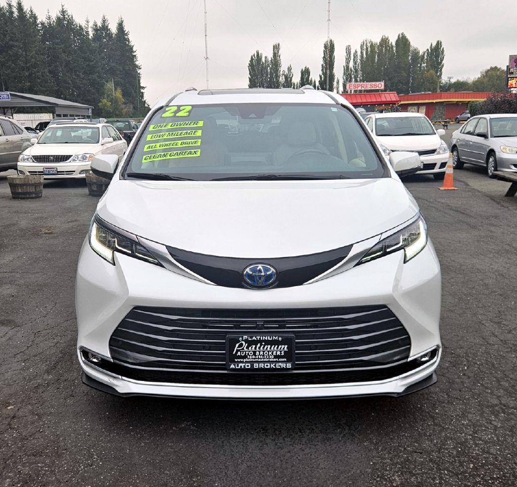 Photo 7 of this TOYOTA SIENNA