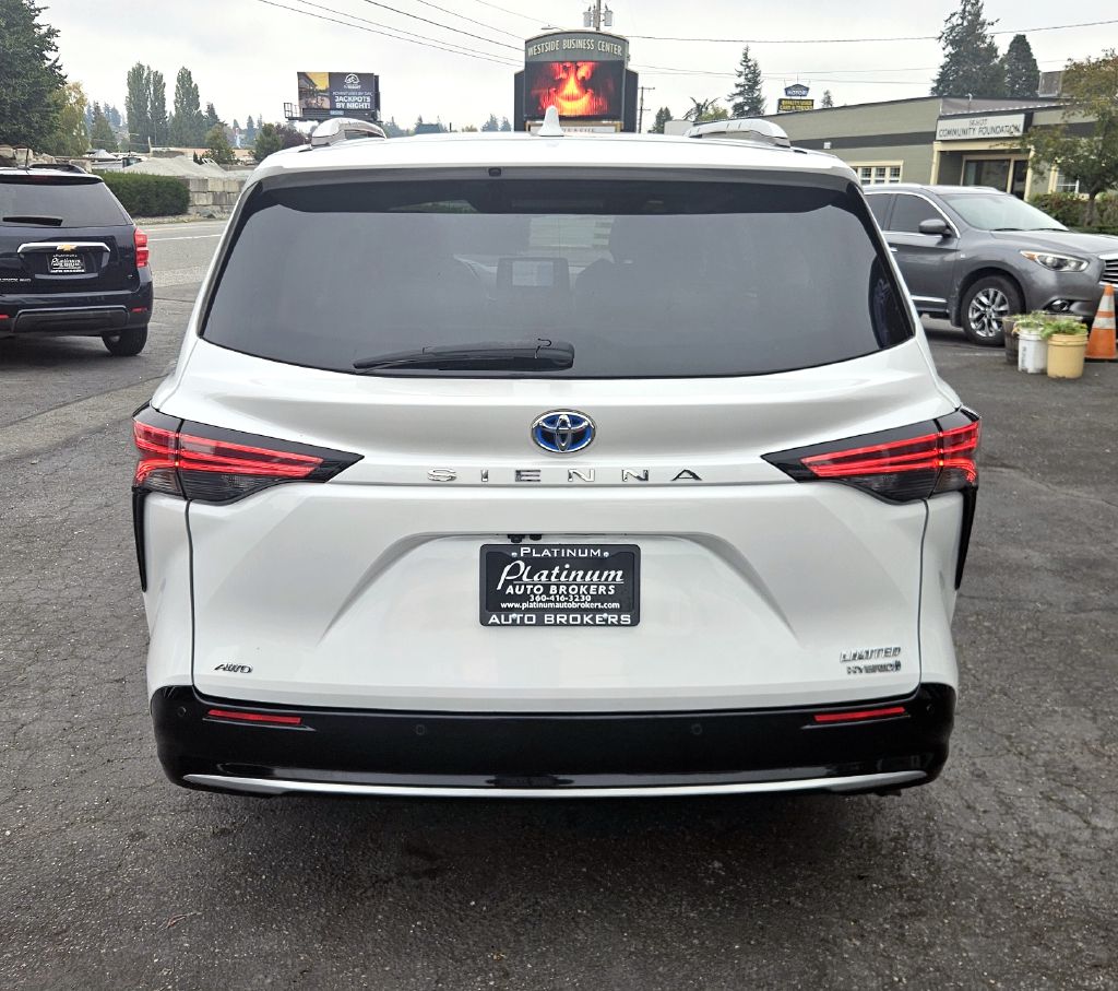 Photo 8 of this TOYOTA SIENNA