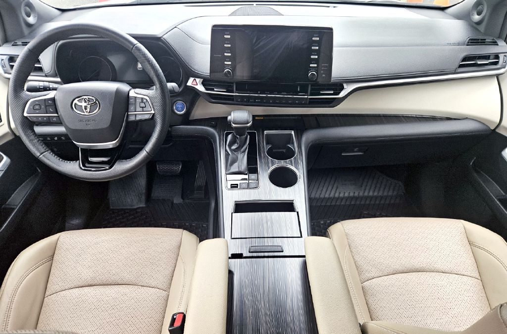 Photo 11 of this TOYOTA SIENNA