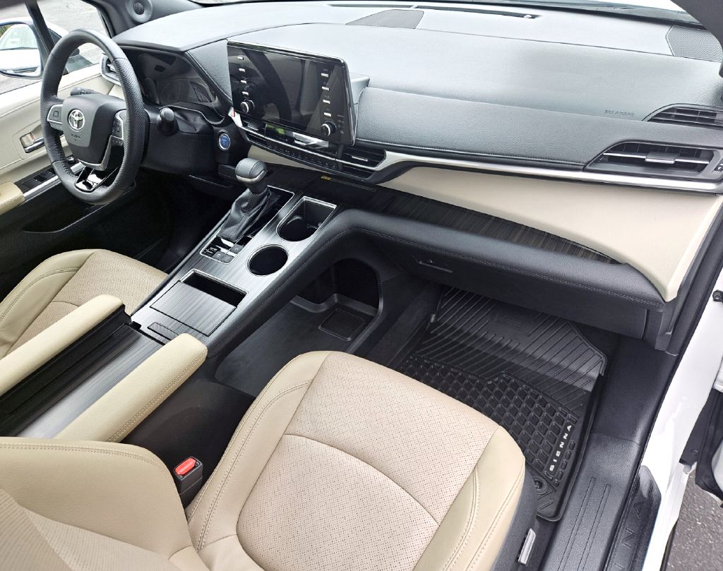 Photo 14 of this TOYOTA SIENNA