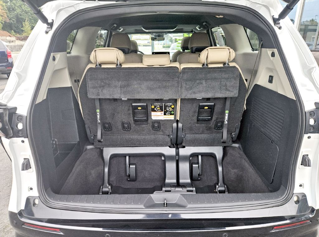 Photo 18 of this TOYOTA SIENNA