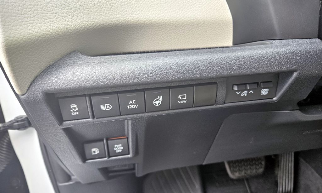 Photo 19 of this TOYOTA SIENNA