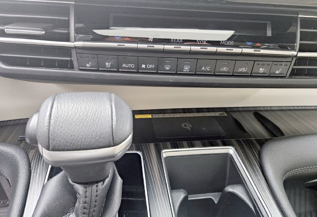 Photo 20 of this TOYOTA SIENNA